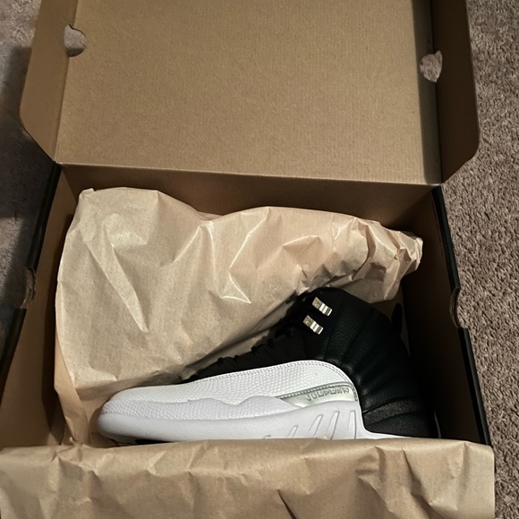 Jordan 12 Playoff sz 8.5 - Picture 2 of 3